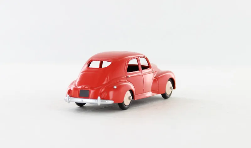voitures-miniatures-minialuxe-Peugeot-203-Petite-Lunette-rouge-6.webp