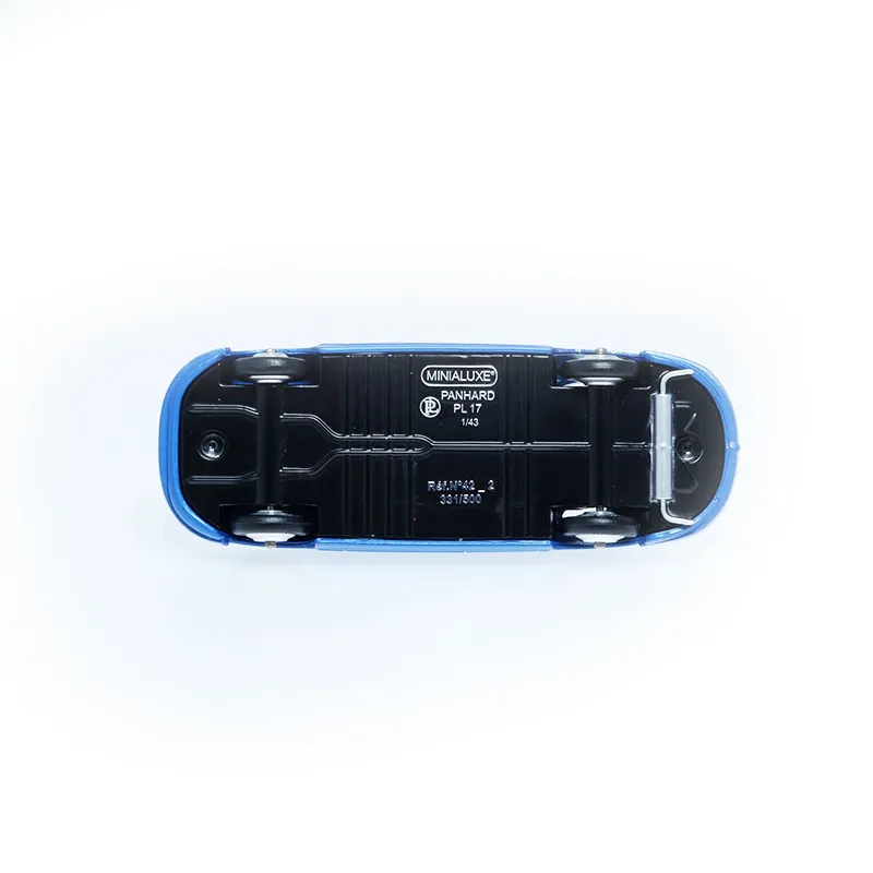 voitures-miniatures-minialuxe-Panhard-PL17-bleu-3.webp