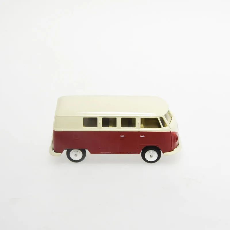voitures-miniature-minialuxe-volkswagen-combi-bus-swarovski-rouge-6.webp