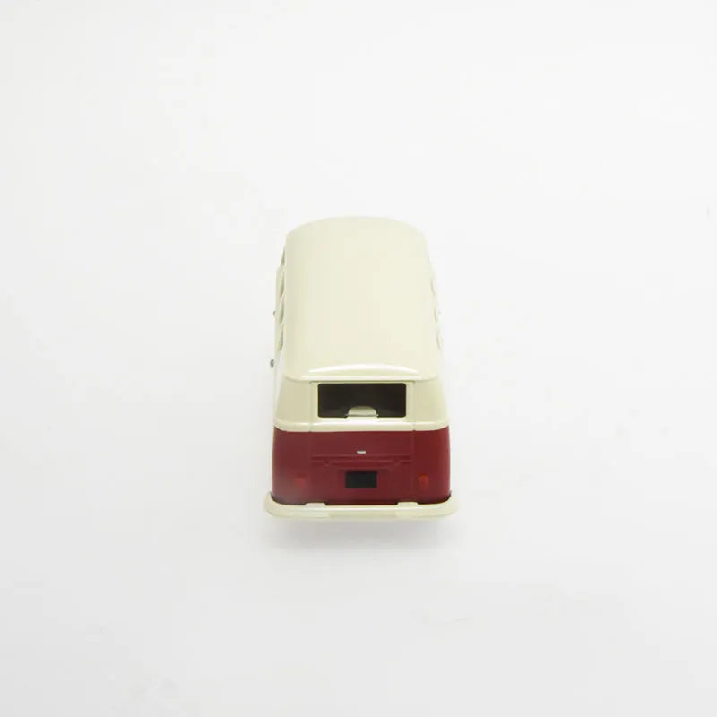 voitures-miniature-minialuxe-volkswagen-combi-bus-swarovski-rouge-5.webp