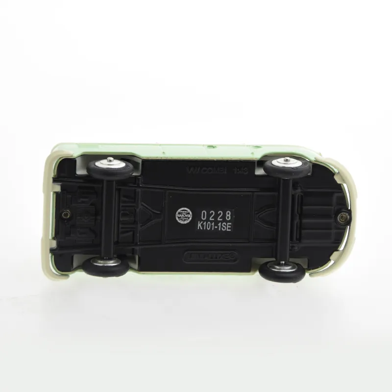 voitures-miniatures-minialuxe-volkswagen-combi-van-swarovski-vert-3.webp