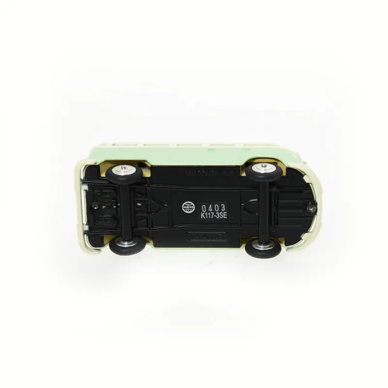 voitures-miniatures-minialuxe-volkswagen-combi-samba-bus-vert-swarovski-3.webp