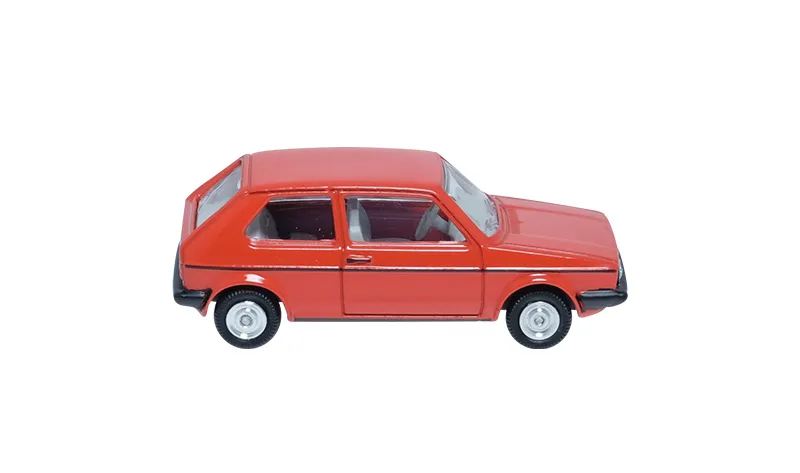 voitures-miniatures-minialuxe-Volkswagen-Golf-rouge-6.webp