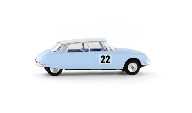 voitures-miniatures-minialuxe-Citroën-DS-bleu-margot-6.webp