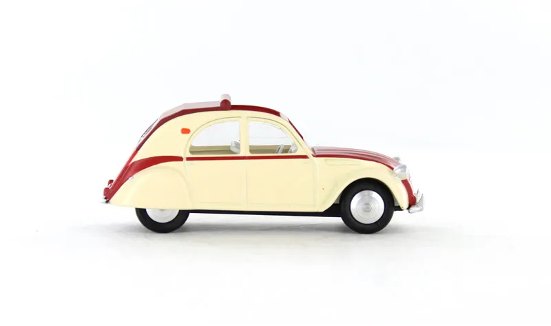 voitures-miniatures-minialuxe-Citroën-2CV-1961-Capote-ouverte-rouge-margot-6.webp