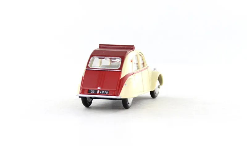 voitures-miniatures-minialuxe-Citroën-2CV-1961-Capote-ouverte-rouge-margot-5.webp