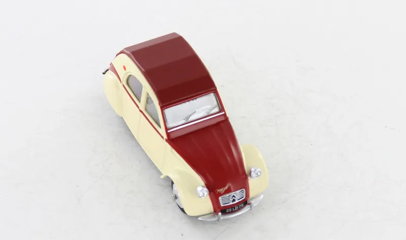 voitures-miniatures-minialuxe-Citroën-2CV-1961-Capote-fermée-rouge-margot-4.webp