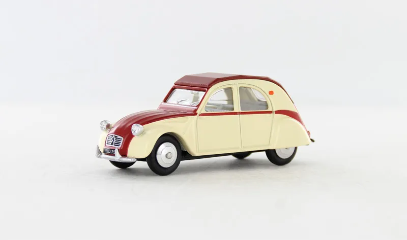 voitures-miniatures-minialuxe-Citroën-2CV-1961-Capote-fermée-rouge-margot-1.webp