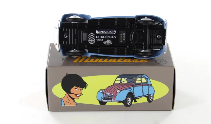 voitures-miniatures-minialuxe-Citroën-2CV-1961-Capote-ouverte-rose-margot-3.webp