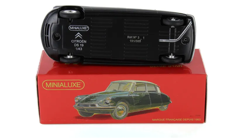 voitures-miniatures-minialuxe-Citroën-DS-19-noir-3.webp