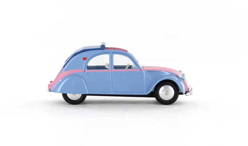 voitures-miniatures-minialuxe-Citroën-2CV-1961-Capote-ouverte-rose-margot-6.webp