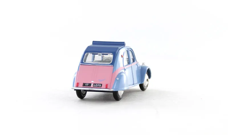 voitures-miniatures-minialuxe-Citroën-2CV-1961-Capote-ouverte-rose-margot-5.webp