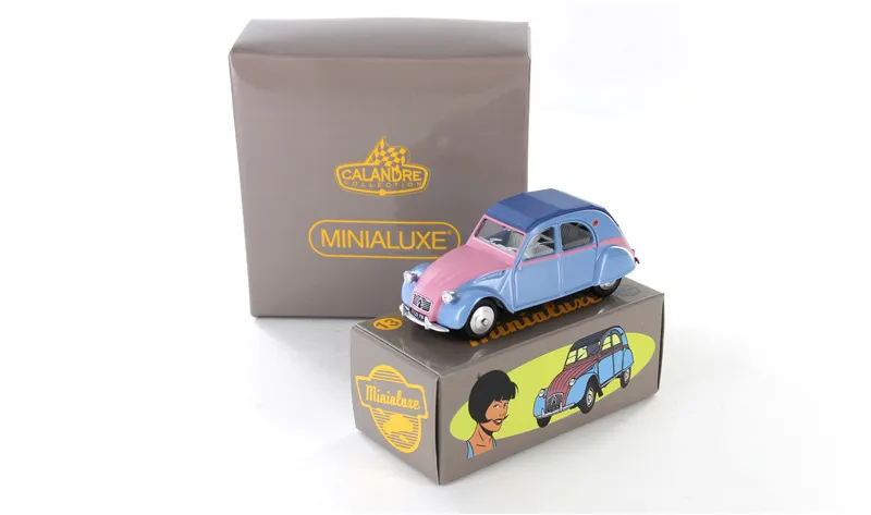 voitures-miniatures-minialuxe-Citroën-2CV-1961-Capote-fermée-bleu-margot-9.webp