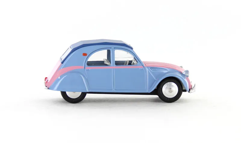 voitures-miniatures-minialuxe-Citroën-2CV-1961-Capote-fermée-bleu-margot-6.webp