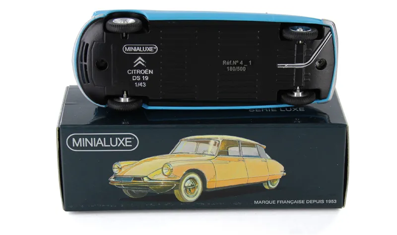 voitures-miniatures-minialuxe-Citroën-DS-19-bleu-3.webp