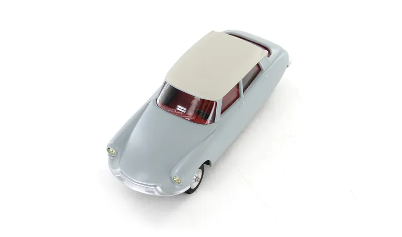 voitures-miniatures-minialuxe-Citroën-DS-19-gris-4.webp