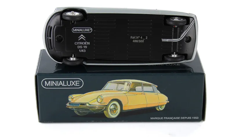 voitures-miniatures-minialuxe-Citroën-DS-19-gris-3.webp