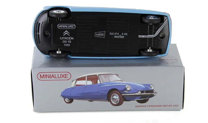 voitures-miniatures-minialuxe-Citroën-DS-19-bleu-3.webp