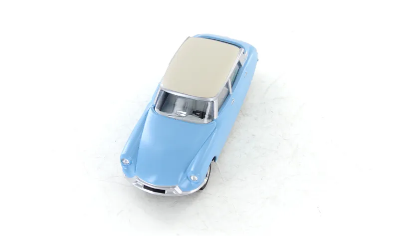 voitures-miniatures-minialuxe-Citroën-DS-19-bleu-4.webp
