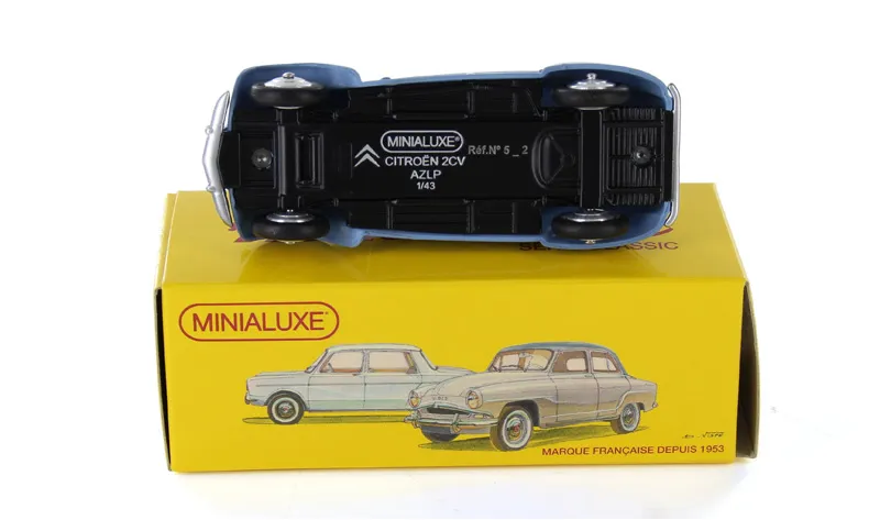 voitures-miniatures-minialuxe-Citroën-2-CV-bleu-3.webp