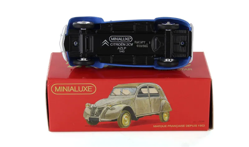 voitures-miniatures-minialuxe-Citroën-2-CV-bleu-3.webp