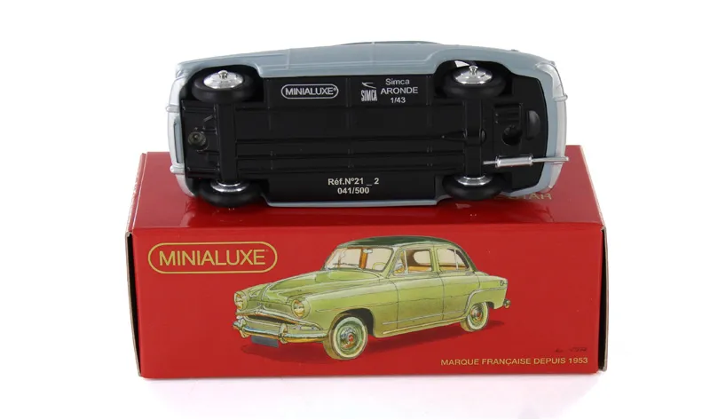 voitures-miniatures-minialuxe-Simca-Aronde-gris-3.webp
