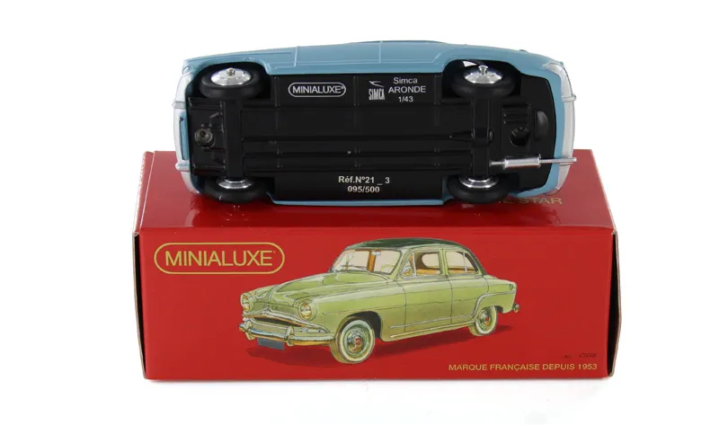 voitures-miniatures-minialuxe-Simca-Aronde-bleu-3.webp