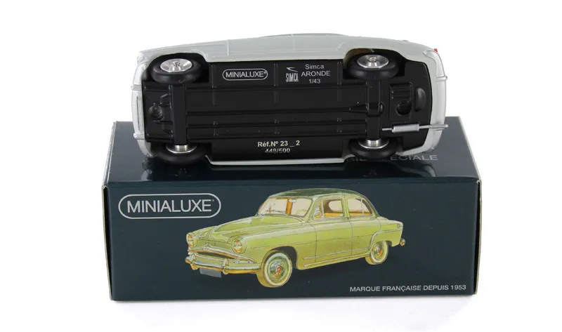 voitures-miniatures-minialuxe-Simca-Aronde-taxi-3.webp