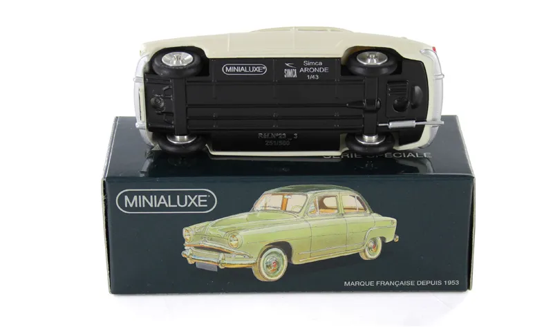 voitures-miniatures-minialuxe-Simca-Aronde-taxi-3.webp
