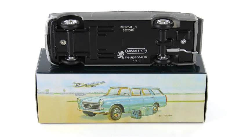 voitures-miniatures-minialuxe-Peugeot-404-break-gris-3.webp