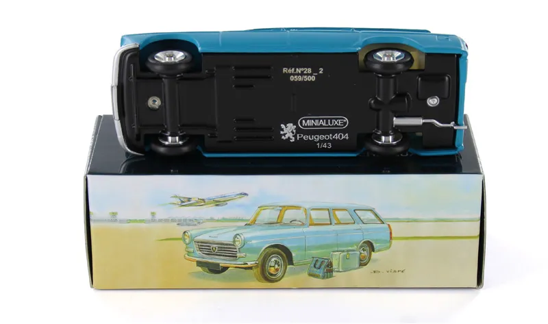 voitures-miniatures-minialuxe-Peugeot-404-break-bleu-3.webp