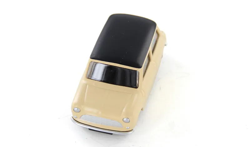 voitures-miniatures-minialuxe-Austin-Mini-beige-4.webp