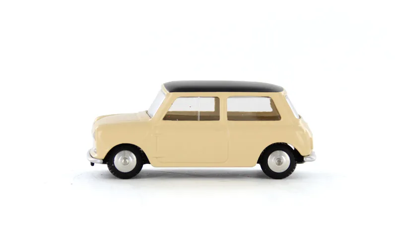 voitures-miniatures-minialuxe-Austin-Mini-beige-7.webp
