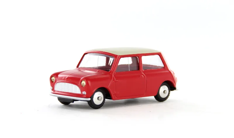 voitures-miniatures-minialuxe-Austin-Mini-rouge-1.webp