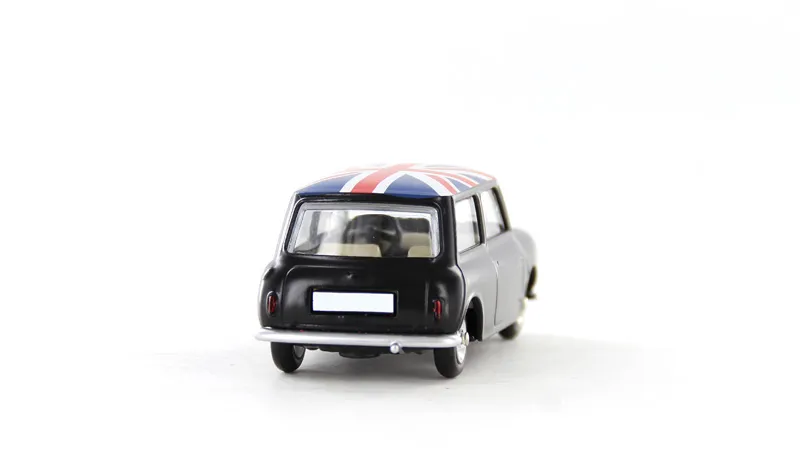 voitures-miniatures-minialuxe-Austin-Mini-noir-drapeau-5.webp