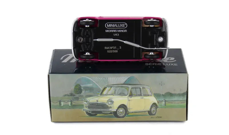 voitures-miniatures-minialuxe-Austin-Mini-rose-drapeau-3.webp
