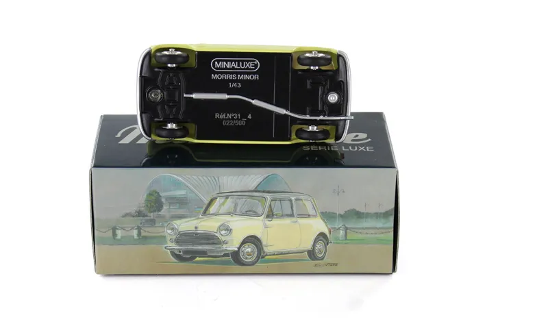 voitures-miniatures-minialuxe-Austin-Mini-jaune-3.webp