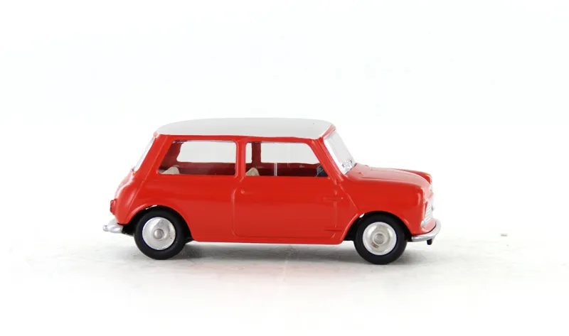 voitures-miniatures-minialuxe-Austin-Minor-Morris-rouge-6.webp