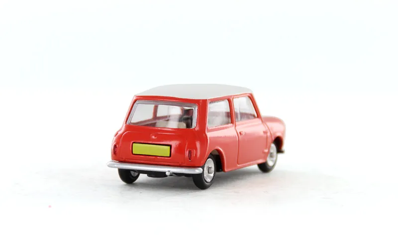 voitures-miniatures-minialuxe-Austin-Minor-Morris-rouge-5.webp