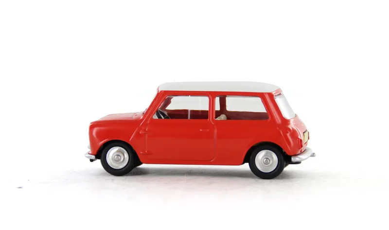 voitures-miniatures-minialuxe-Austin-Minor-Morris-rouge-7.webp