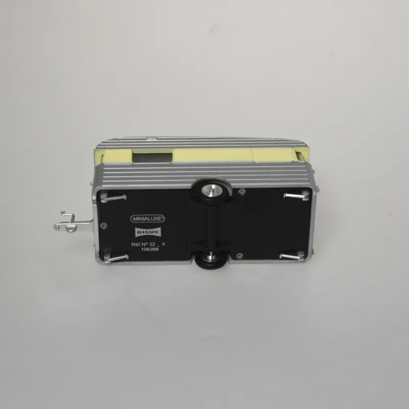 voitures-miniatures-minialuxe-Caravane-gris-3.webp