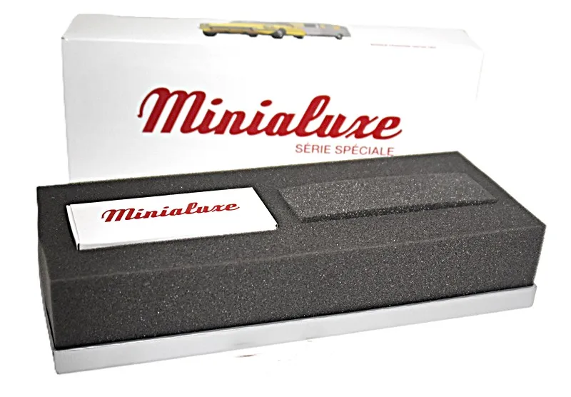 voitures-miniatures-minialuxe-Coffret-caravane-jaune-8.webp