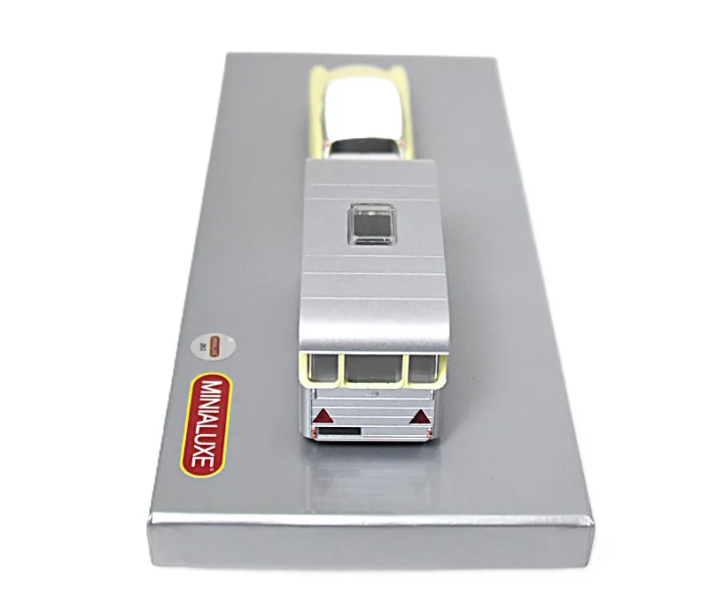voitures-miniatures-minialuxe-Coffret-caravane-jaune-5.webp