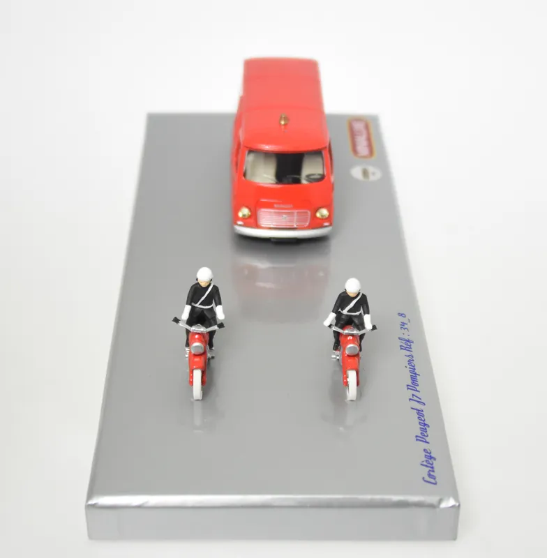 voitures-miniatures-minialuxe-Coffret-Peugeot-J7-pompier-4.webp