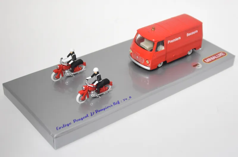 voitures-miniatures-minialuxe-Coffret-Peugeot-J7-pompier-1.webp