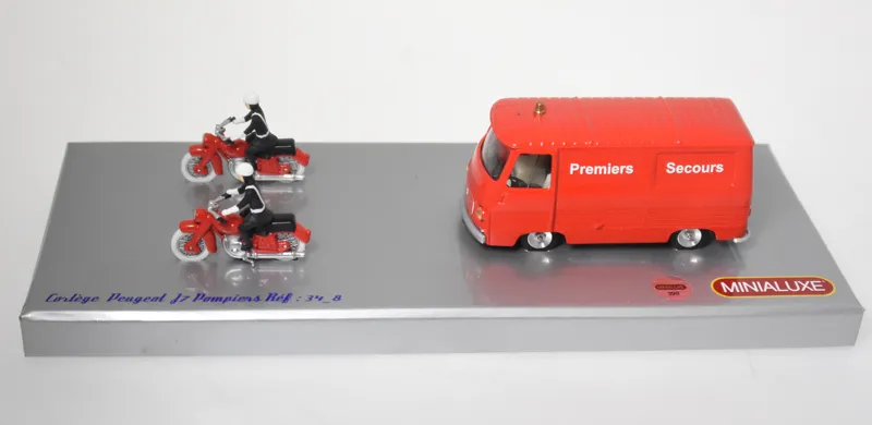 voitures-miniatures-minialuxe-Coffret-Peugeot-J7-pompier-7.webp