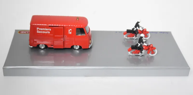 voitures-miniatures-minialuxe-Coffret-Peugeot-J7-pompier-6.webp