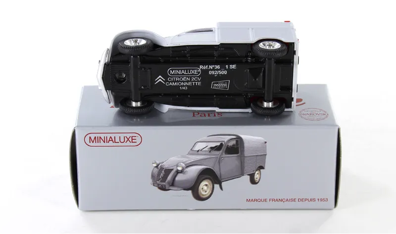 voitures-miniatures-minialuxe-Citroën-2CV-Camionnette-2-portes-gris-3.webp