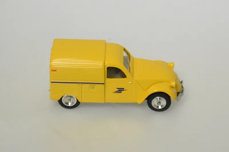 voitures-miniatures-minialuxe-Citroën-2CV-Camionnette-2-portes-poste-6.webp