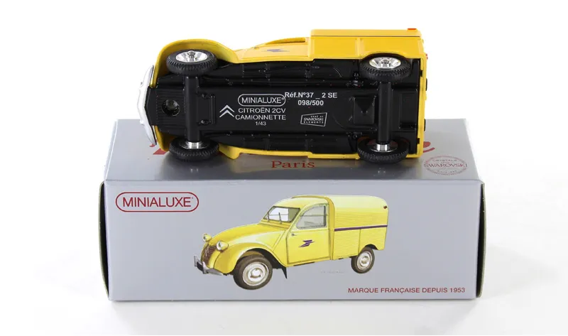 voitures-miniatures-minialuxe-Citroën-2CV-Camionnette-2-portes-poste-3.webp